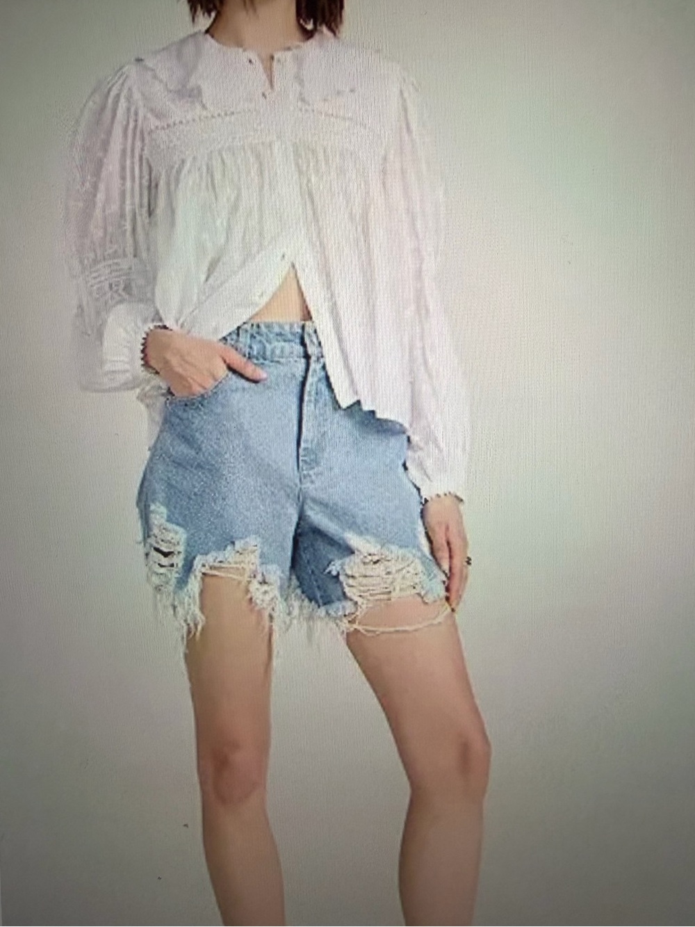 SEA NY  Oona Frayed Denim Shorts Size 4    NWT